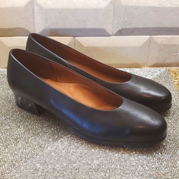 SOLD!! BEAUTIFEEL Black Heels Pumps - Size 41/10 - Picture 1 of 10